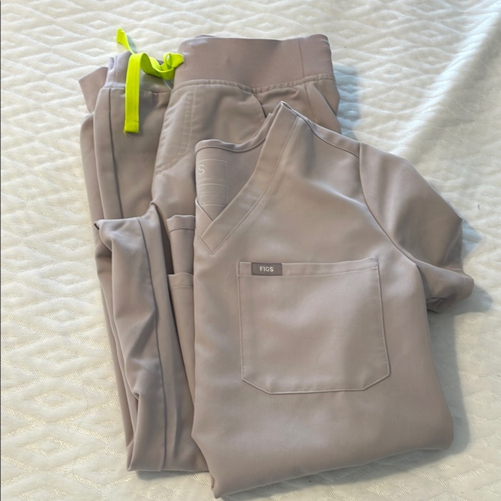 Figs Women's Scrub Set in Light beige with Neon Accents